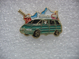 Pin's Renault Espace De Couleur Verte. - Renault