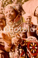 70s ANGOLA ETHNIC TRIBE NUDE NUE NACKT GIRL WOMAN FEMME  AFRICA AFRIQUE 35mm DIAPOSITIVE SLIDE NO PHOTO FOTO NB2831 - Diapositives