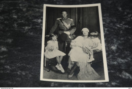 A8547      KONING LEOPOLD III EN KONINGIN ASTRID MET KINDEREN - 1934 - Familles Royales