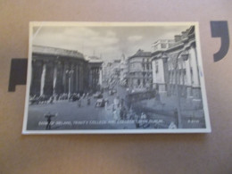 BANK OF IRELAND TRINITY COLLEGE AND COLLEGE GREEN DUBLIN ( IRLANDE ) TRES ANIMEES GENDARME  TRACTIONS  BEAU TIMBRE 1955 - Dublin