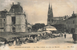 Châlons Sur Marne * La Place Godard Un Jour De Marché * Foire Marchands - Châlons-sur-Marne