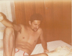 Nude Handsome Young Man W Beard In Underwear Reading On Bed 60s - Ohne Zuordnung