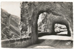 38. CPSM. Isère. Le Vercors. Grands Goulets. Les Tunnels - Vercors