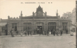 Vincennes * La Place De La Gare * Ligne Chemin De Fer - Vincennes