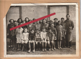 Lagny  ( Oise )   Photo  Groupe  Scolaire 1946  . Format   13x18   . Non écrite  Dans L'état - Lassigny