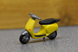 SIKU 0852 Vespa Scooter Scale 1:43 - Siku