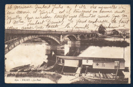 03. Vichy. Pont De Bellerive Sur L' Allier. Barques Et Bateau De La Croix-Rouge. - Vichy