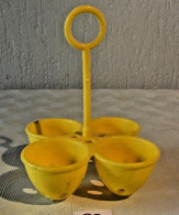 C89 Cuit Oeuf Vintage Jaune Pour 4 Oeufs - Egg Cups