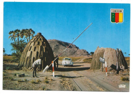 Afrique. CPM. République Fédérale Du Cameroun. Entrée Du Campement De Waza. (Entrance Of The Camp Of Waza) (auto WV) - Cameroun