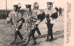 19832 GUERRE 1914 18   L'Armée Anglaise Sur Le Front Pionniers Anglais Dans Leur Costume D'Hiver  (2 Scans) - Manöver