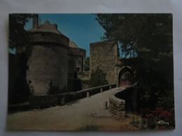 CPA LASSAY ENTREE DU CHATEAU - Lassay Les Chateaux