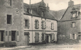 Sarzeau * Place Du Village * Maisons à Lucarnes Ouvragées * La Boulangerie - Sarzeau