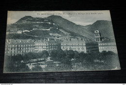 A9153        GRENOBLE, PLACE VICTOR-HUGO ET LA MONTAGNE DE LA BASTILLE - Grenoble