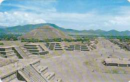 AK 176062 MEXICO - Teothiuacan - Plaza Of The Moon, Ave. Of The Dead And Pyramid Of The Sun - Mexique