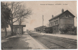 ATTICHY (60) - CPA - Environs De Compiègne - La Gare - Voie Ferrée - Attichy