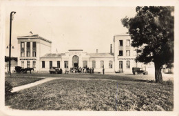 59 - LE CATEAU _C00752_  La Gare - Automobile  - 14x9 - Le Cateau