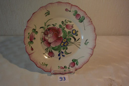 C93 Ancienne Assiette Au Décor Floral Fleurs - Autres & Non Classés