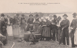 29 SAINTE-ANNE-LA-PALUD  PLOEVEN  La Cuisine En Plein Air -Autour Du Chaudron De Ragout   SUP PLAN Env. 1910   RARE - Plonévez-Porzay