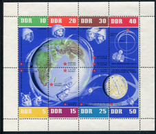 DDR / E. GERMANY 1962 Soviet Space Flights Sheetlet  MNH / **.  Michel  926-33 Kb Perforated Through Right Margin - Neufs