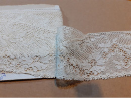 DENTELLE Ancienne GALON Bordure / 2.70 M X.5.6 Cm  De Large / COUTURE MERCERIE - Laces & Cloth