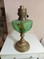 Lampe A Pétrole XIXème Bronze Et Verre Ancienne Hauteur 32 Cm Diamètre 14 Cm - Leuchten & Kronleuchter