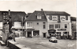 Pierre-Buffière Place De La Mairie Hôtel Du Centre Restaurant Pharmacie Voiture Dauphine Renault Carte RARE - Pierre Buffiere