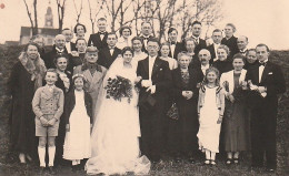 AK Foto Brautpaar Hochzeit Gesellschaft - Ca. 1930 (65754) - Marriages