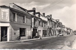 Machecoul Animée Rue Du Marché Quincaillerie Kodak Voitures - Machecoul