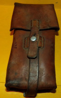 ARMEE SUISSE : ETUI EN CUIR DE L'ARMEE SUISSE, DATE 1962 , FABRICANT DANS LE TAMPON  ,DIMENSION 21 CM X 10 CM ,EPAISSEU - Equipement