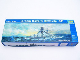 Trumpeter - CUIRASSE BISMARCK Germany 1941 Maquette Kit Plastique Réf. 05711 Neuf NBO 1/700 - Barche