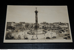 A9492       PARIS, PLACE DE LA BASTILLE - Statues