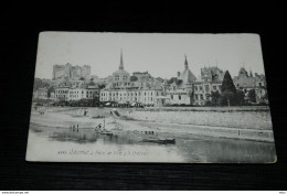 A9652           SAUMUR L HOTEL DE VILLE ET LE CHATEAU - Saumur