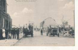 59 // MERVILLE   Après L Invasion   La Gare Et L'avenue De La Gare / Automobile / ** - Merville