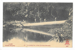 LAOS  - -  La Traversée D'un Torrent ( (Province D'Attopeu) - Laos