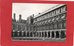 ANGLETERRE---HAMPTON COURT PALACE MIDDLESEX---The Fountain Court--voir 2 Scans - Hampton Court