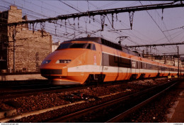 Photo Diapo Diapositive Slide Train Rame TGV SUD EST SNCF N°24 à CONFLANS Le 28/01/1992 VOIR ZOOM - Diapositives