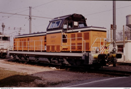 Photo Diapo Diapositive Slide Train Locomotive Diesel SNCF 66723 à DIJON Le 30/01/1992 VOIR ZOOM - Diapositives