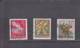 NEW ZEALAND - O / FINE CANCELLED - 1960/1961 - FLOWERS - Mi. 392, 393, 395 - Oblitérés