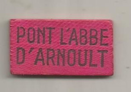 Jeton Publicitaire De Jeux De Bistrot , LOUIS ROBIN, 17, PONT L'ABBE D'ARNOULT, Petit Rectangle, Rouge, 2 Scans - Autres & Non Classés