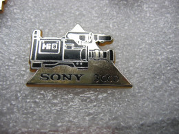 Pin's D'une Caméra HI8 De La Marque SONY 3CCD - Fotografie