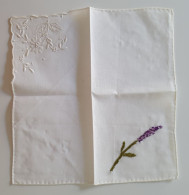 Ancien Mouchoir Ou Napperon Fleur Lilas Et Broderies - Handkerchiefs