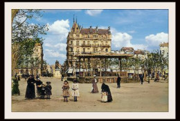 Béziers Place De La Citadelle Aujourd'hui Jean Jaurès Photo Vers 1900 Colorisée Format 28*19 Cm - Europe