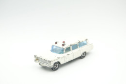 Matchbox Lesney MB54A2 S&S CADILAC AMBULANCE - Regular Wheels, Issued 1960, Scale : 1/64 - Lesney