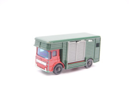 Matchbox Lesney 17E Horse Box - Regular Wheels, Issued 1969 - Lesney