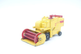 Matchbox Lesney MB51C12 COMBINE HARVESTER, Issued 1978, Scale : 1/64 - Lesney