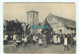 REPUBLIQUE CENTRAFRICAINE - OUBANGUI - CHARI - Sortie De Messe à ALINDAO - Centrafricaine (République)