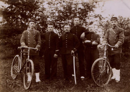 Belley - Militaria - Photo Albuminée 1900 - Groupe De Militaires Soldats Du 133ème Régiment D'infanterie Et Vélos - Belley