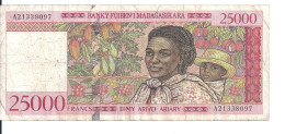 MADAGASCAR 25000 FRANCS ND1998 VF P 82 - Madagascar