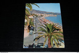 A9713          MENTON, VUE GENERALE SUR LA PROMENADE / Auto / Car / Coche / Voiture - Menton