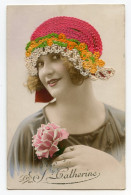 Fantaisie.qualité Photo Artiste Léo.Ravissante Jeune Fille Coiffée De Son Bonnet St Catherine Chapeau Textile Coloré. - Sainte-Catherine